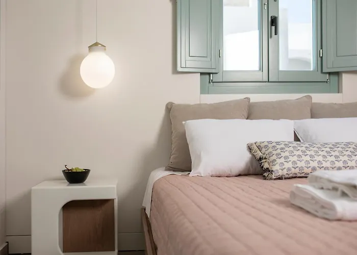 New Katerina - 6 & 6 Private Jacuzzi Emporio (Santorini)