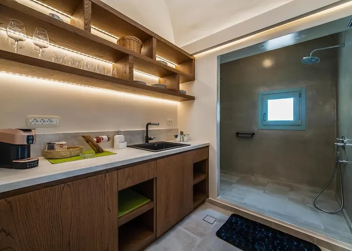 New Katerina - 6 & 6 Private Jacuzzi Emporio (Santorini)